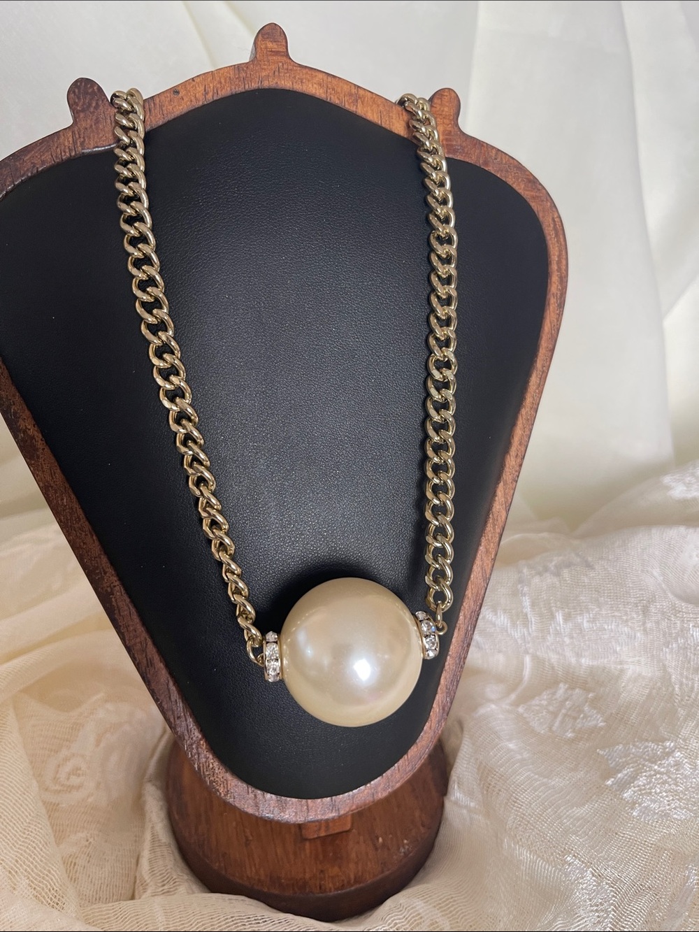 Classic Gold-Tone Necklace with Large White Pearl Pendant